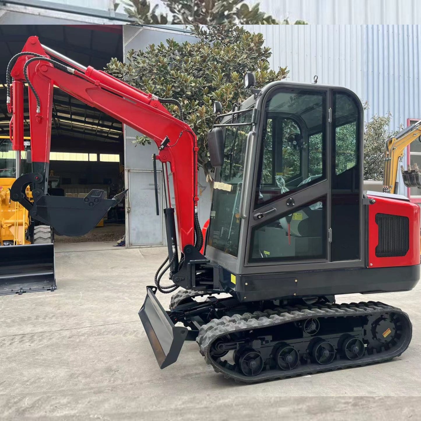 2.5T Mini Excavator with Hydraulic Quick Hitch, A/C & Heater